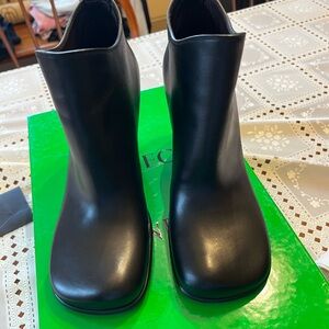 Bottega Veneta black shibuya calf storm ankle boot size 39 BNIB